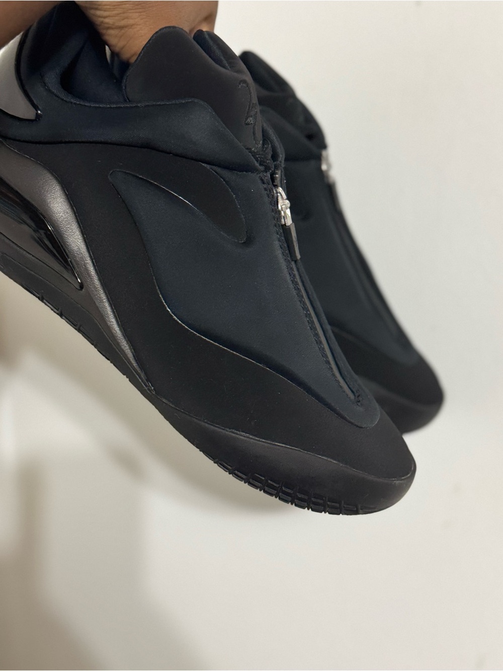 Shai 001 ‘Charm Black’